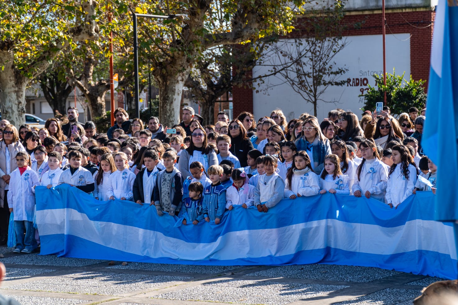 Celebramos a nuestra enseña nacional